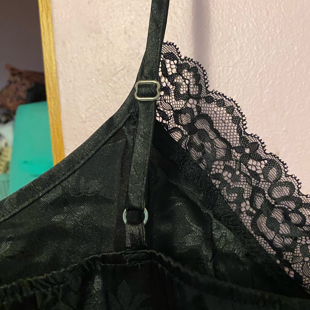 Black Floral Lace Trim Satin Cami Crop Top 4x Shein - Picture 7 of 14